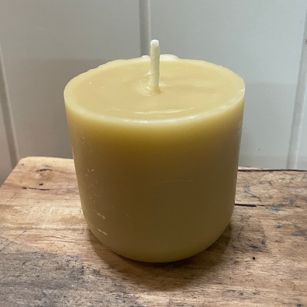 Beeswax Ribbed glass candle