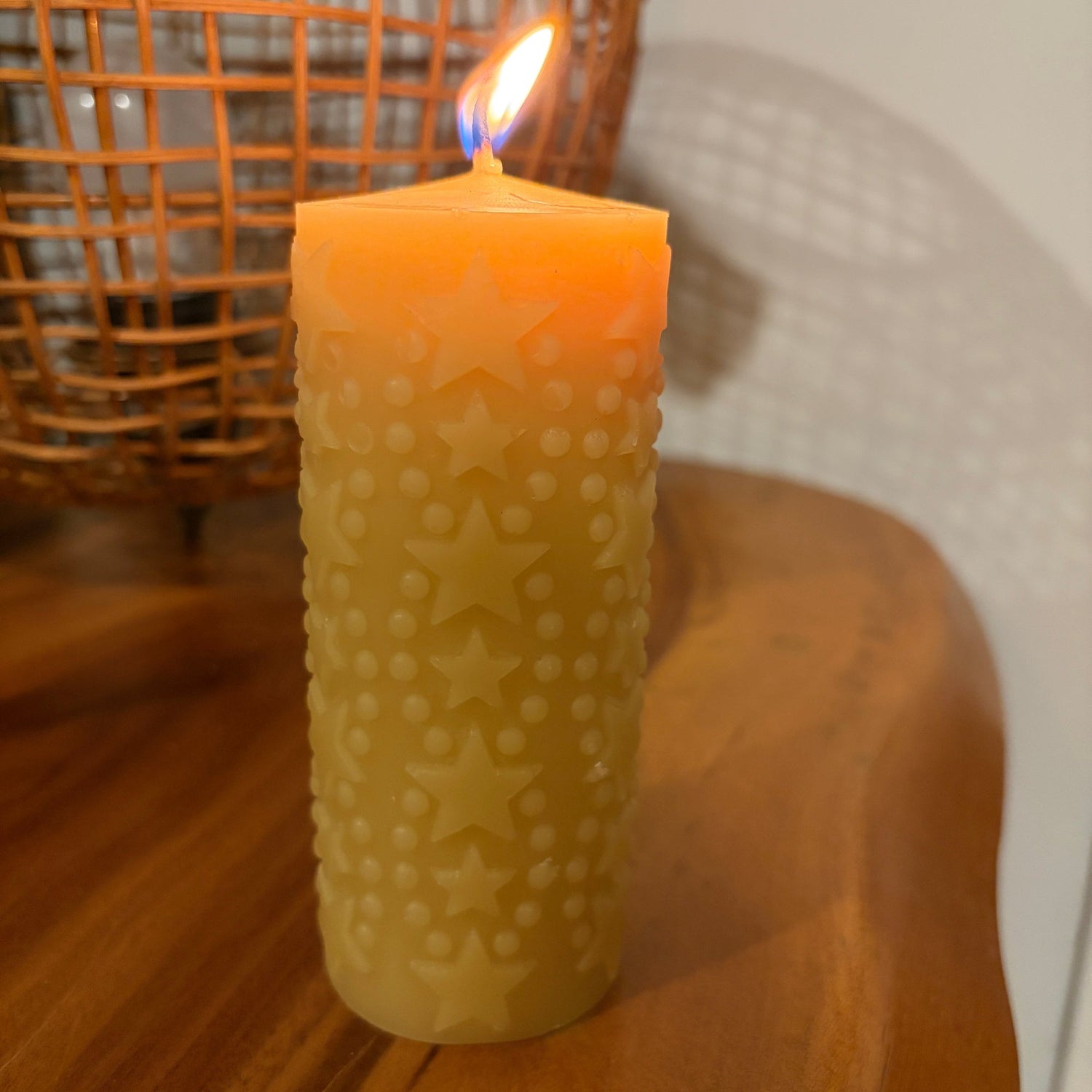 Healthier, greener new year. The difference beeswax can make. - Happy Flame