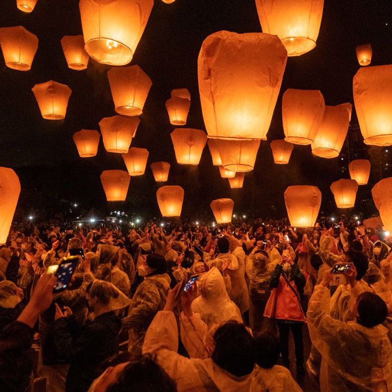 Where are the great candle festivals in the world?