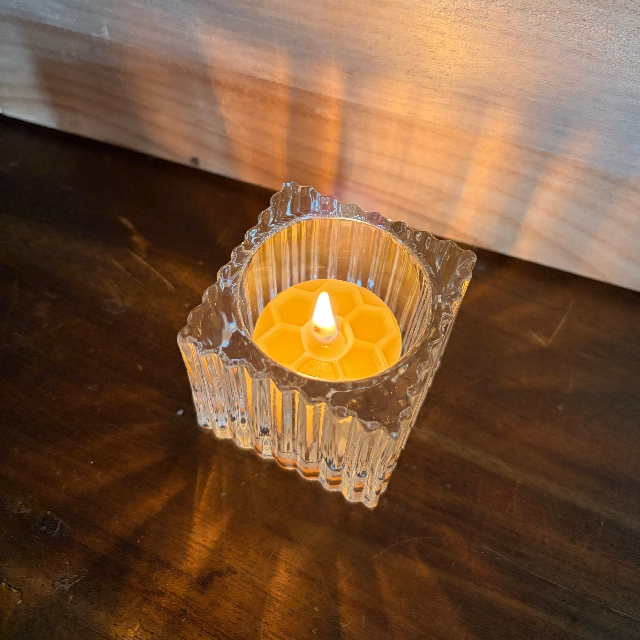 Single honeycomb beeswax tea light with ribbed glass holder - Happy Flame