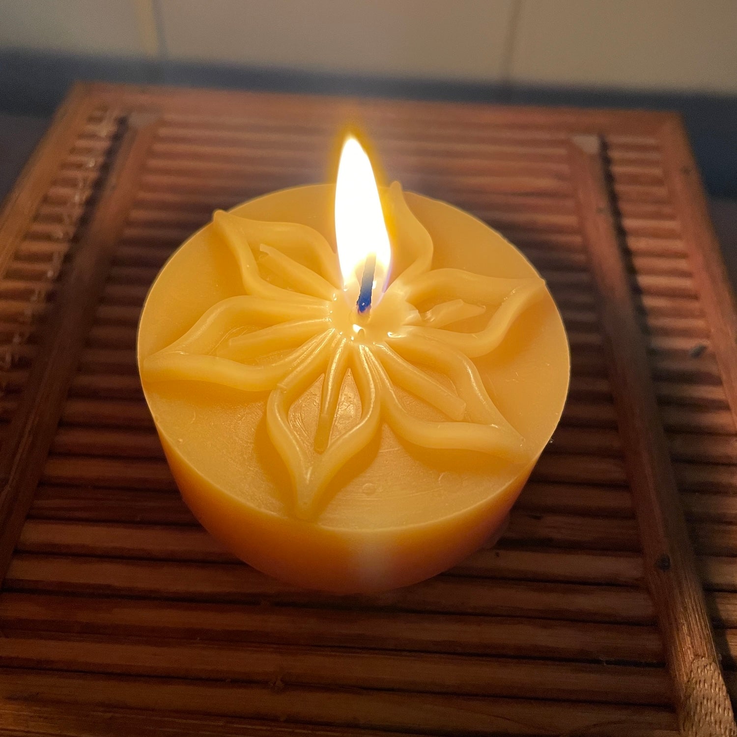 Beeswax embossed style meditation candle - Happy Flame
