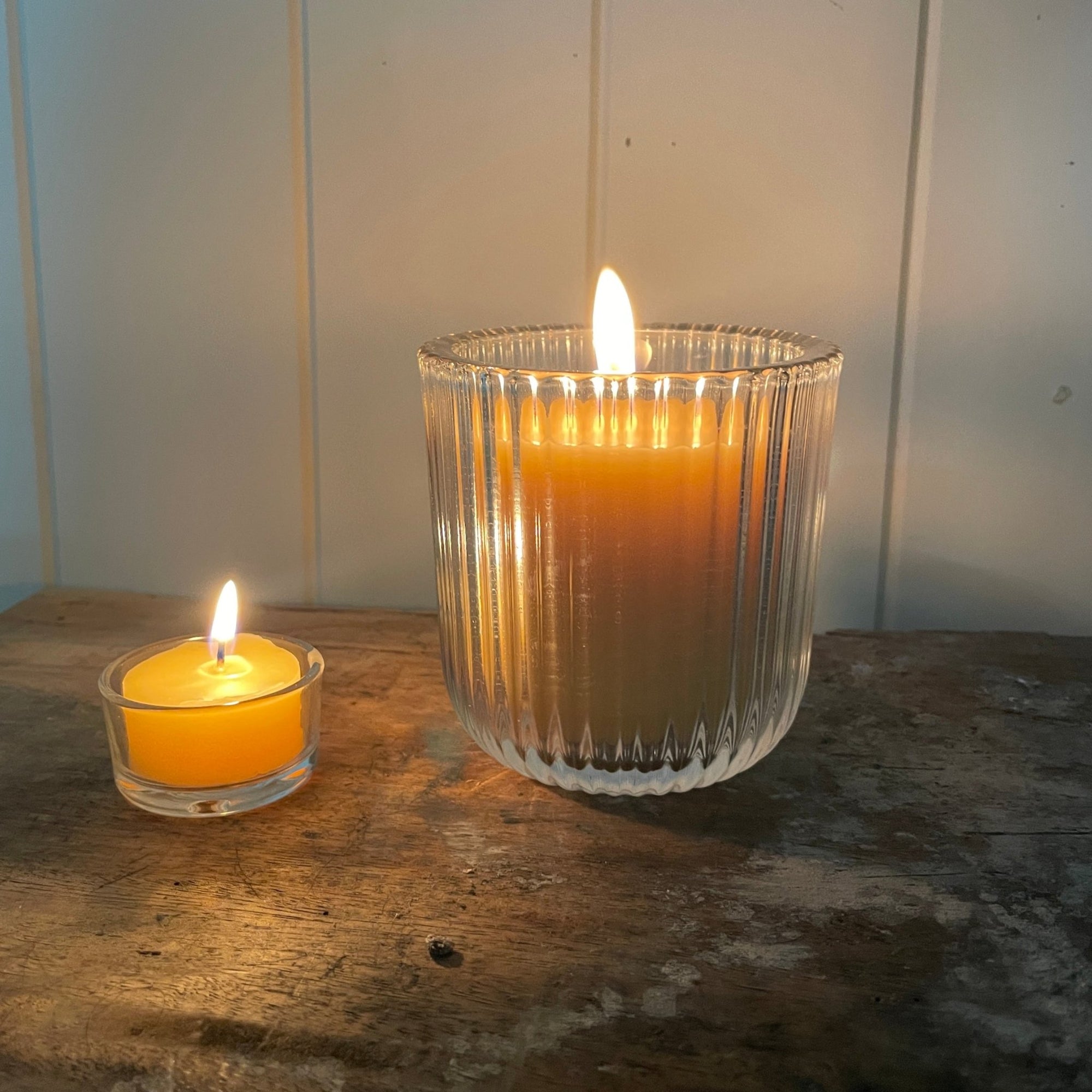 Beeswax Ribbed glass candle - Happy Flame