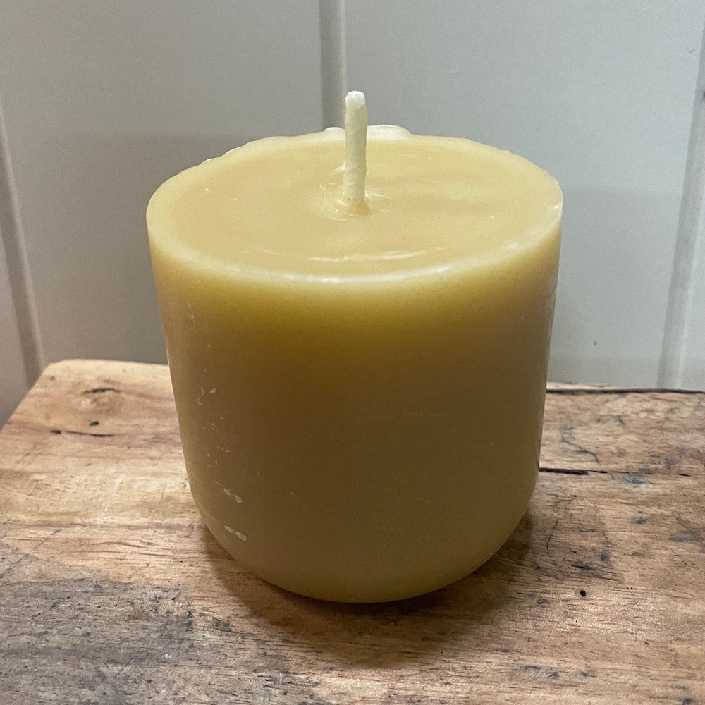 Beeswax Ribbed glass candle