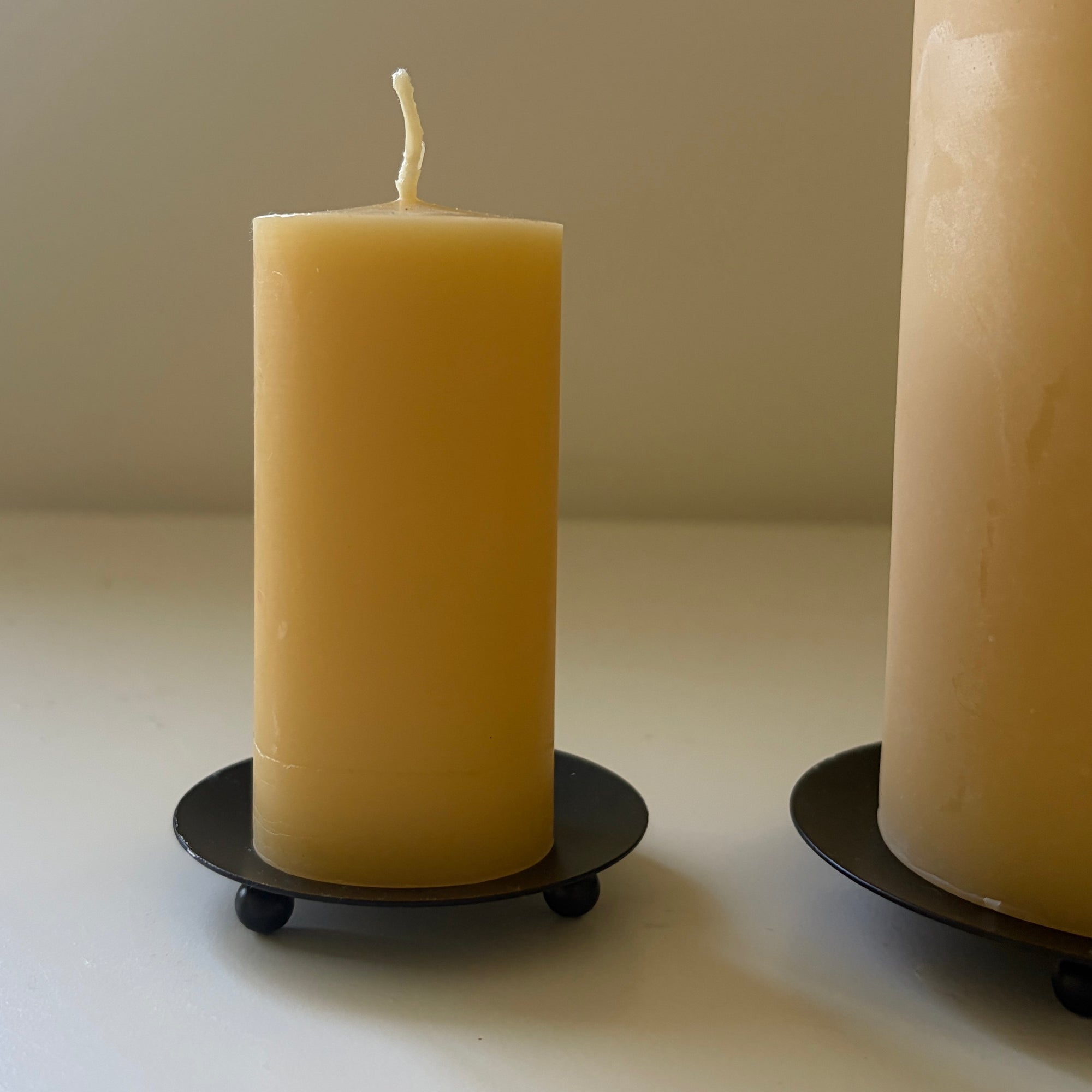 Round black metal candle plate with feet