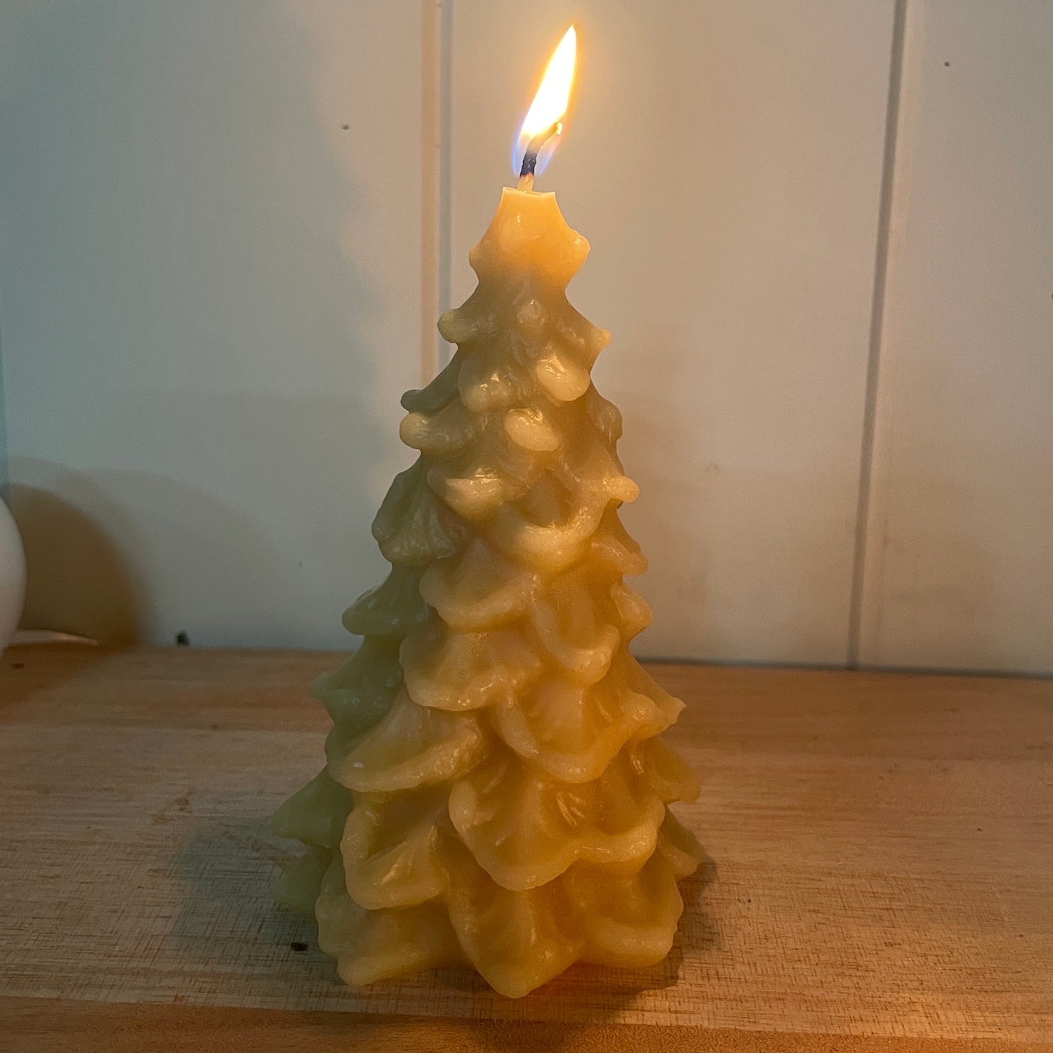 Christmas Tree Beeswax Candle 6 - Happy Flame