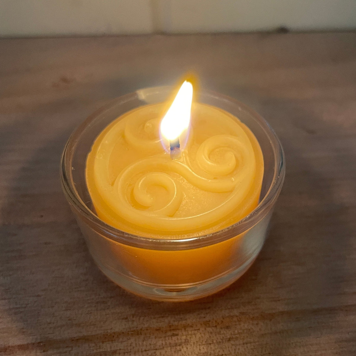 5 hour beeswax Triskelion design tea light - Happy Flame