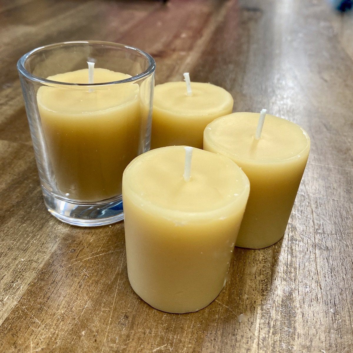 215 - Hour Warm & Cosy Beeswax Candle Pack 4 - Happy Flame