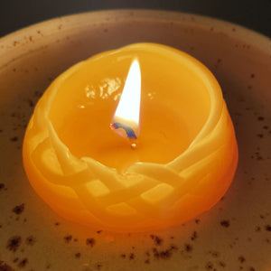 Celtic knot beeswax candle Happy Flame 